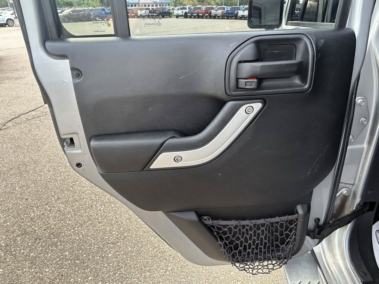 Used 2017 Jeep Wrangler Unlimited Sahara w/ Dual Top Group AWD/4WD image 15