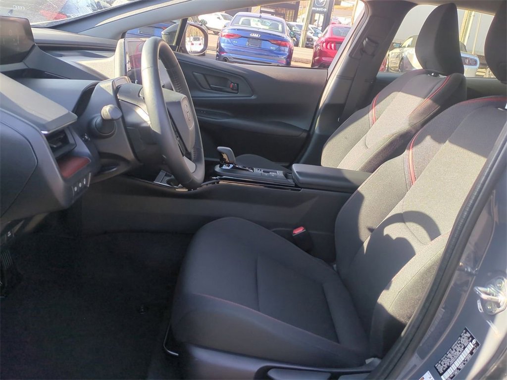 Used 2025 Toyota Prius Plug-In Hybrid image 22