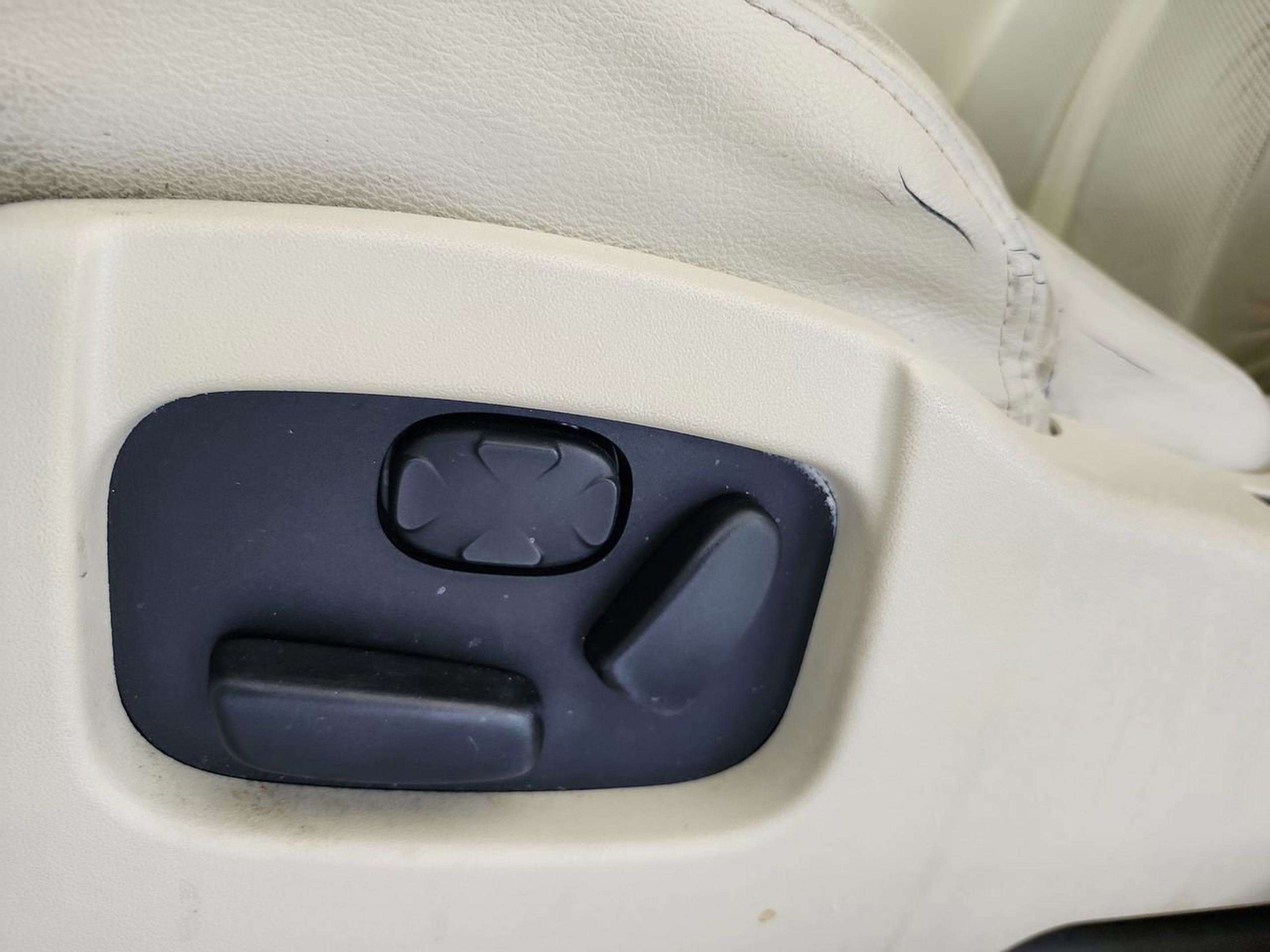 Used 2014 Lincoln MKT FWD image 14