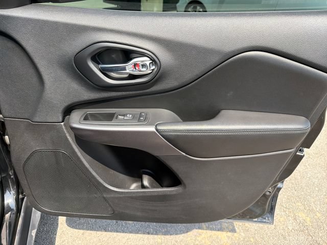 Used 2019 Jeep Cherokee Latitude Plus FWD image 23