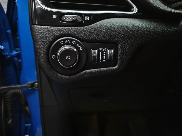 Used 2021 Jeep Cherokee Latitude Plus AWD/4WD image 29