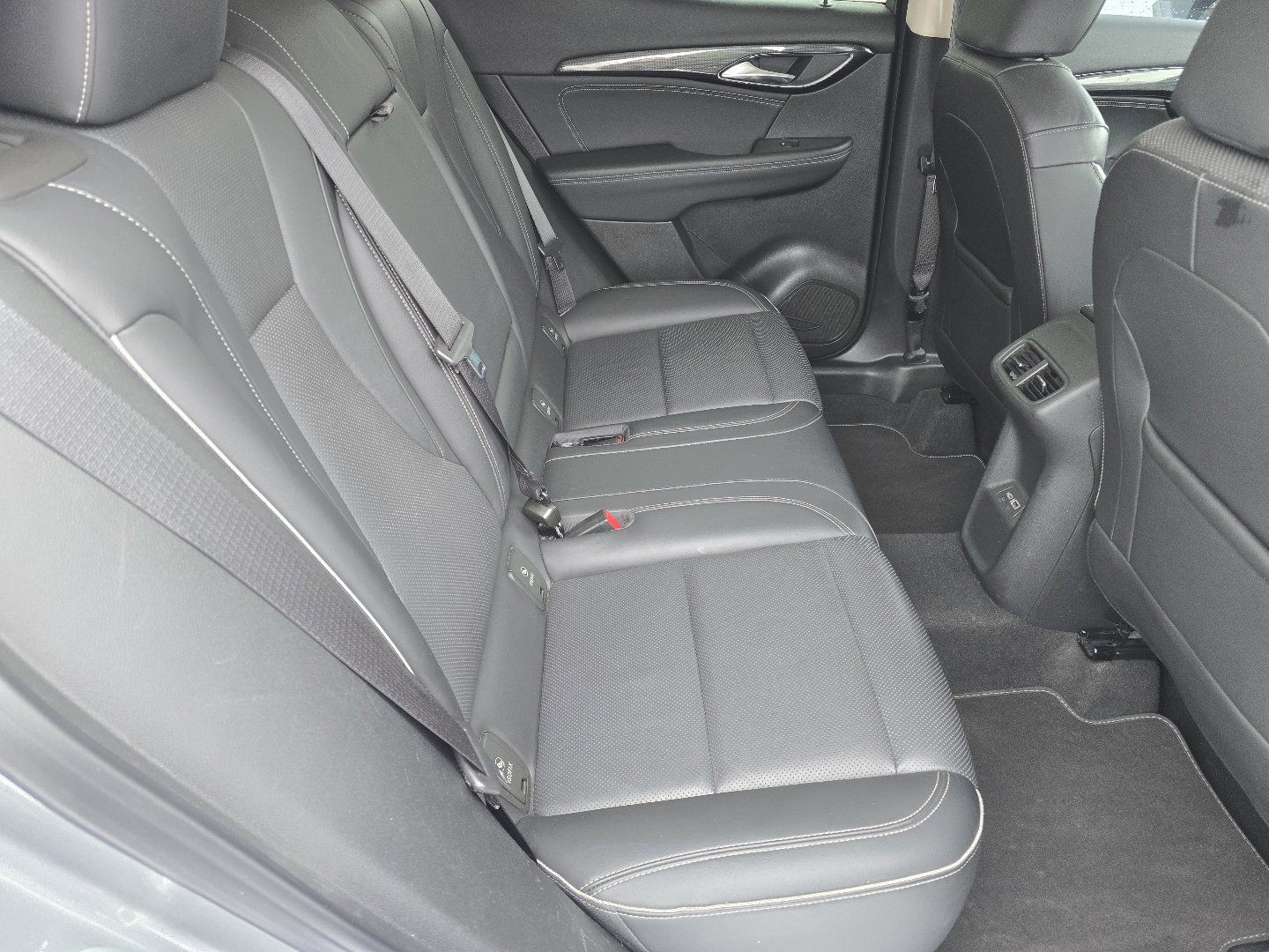 Used 2023 Buick Envision Essence image 26