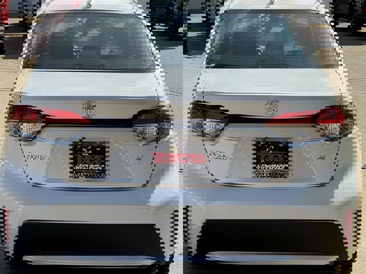 Used 2022 Toyota Corolla LE image 5