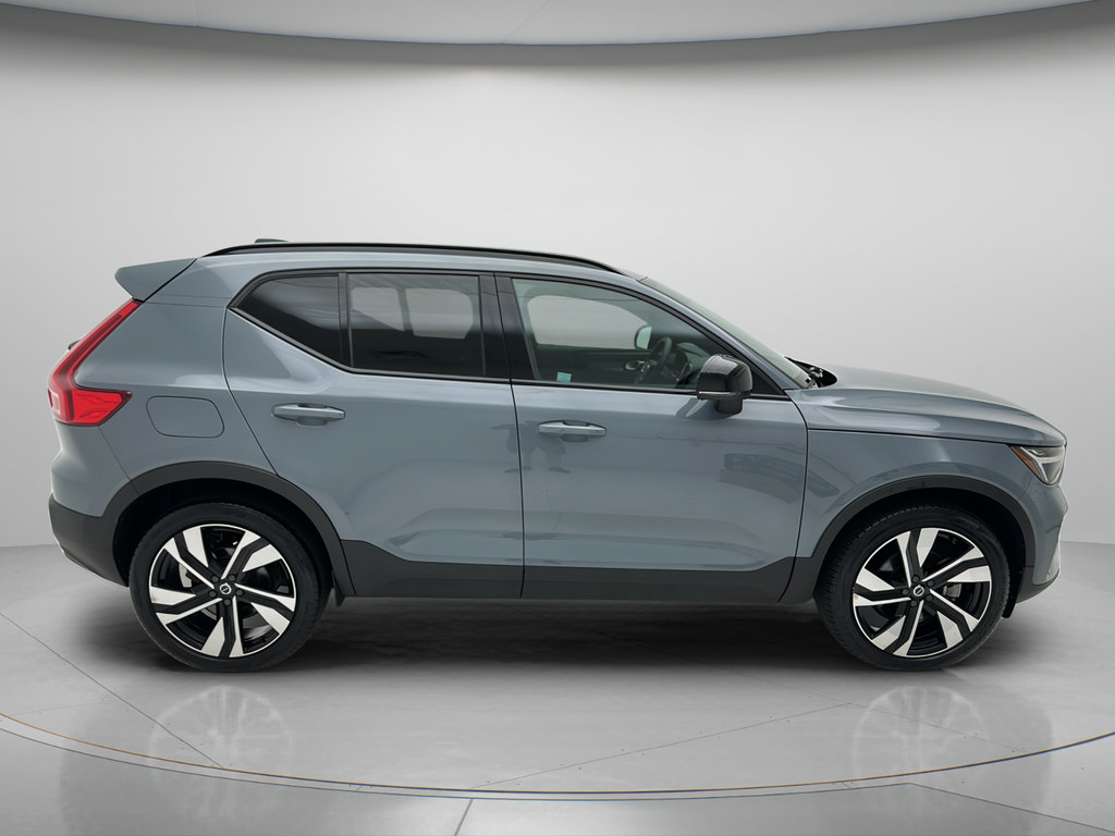 Used 2023 Volvo XC40 B5 Plus w/ Climate Package AWD/4WD image 6