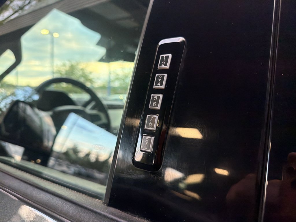 Used 2017 Ford F250 Lariat w/ Lariat Ultimate Package AWD/4WD image 21