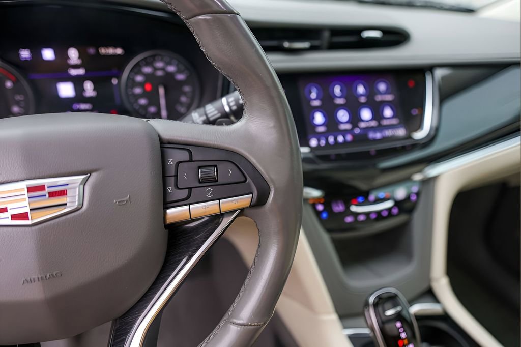 Used 2020 Cadillac XT6 Premium Luxury image 12