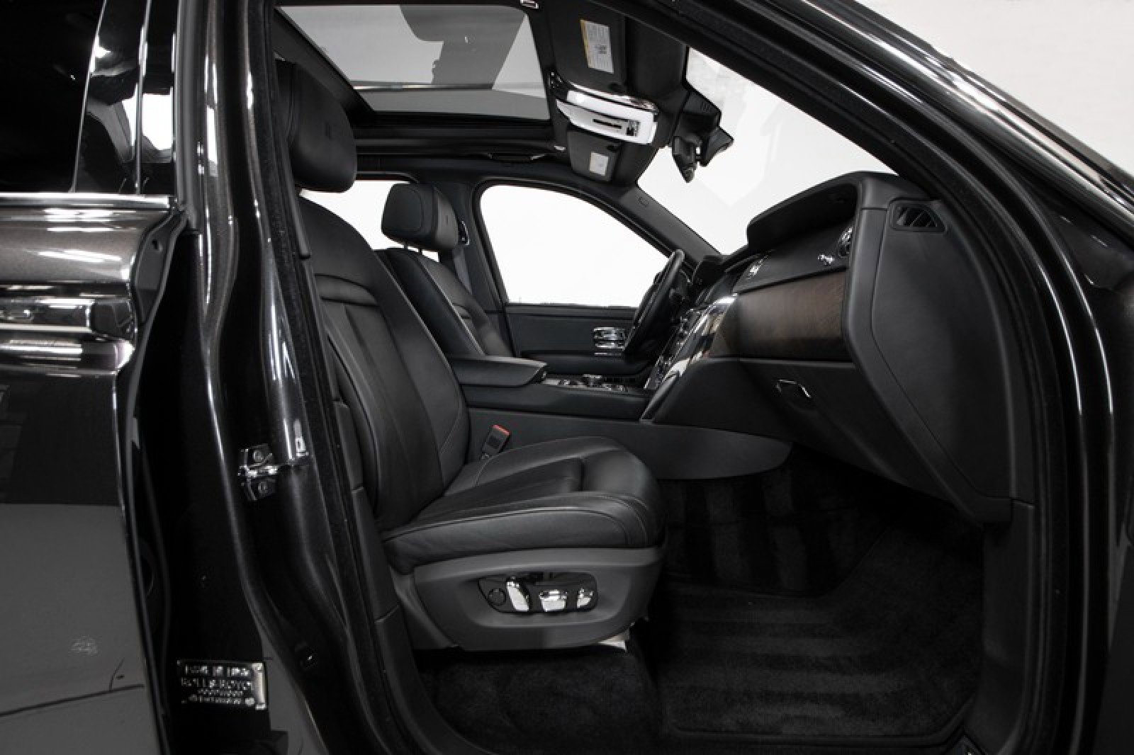 Used 2019 Rolls-Royce Cullinan image 54