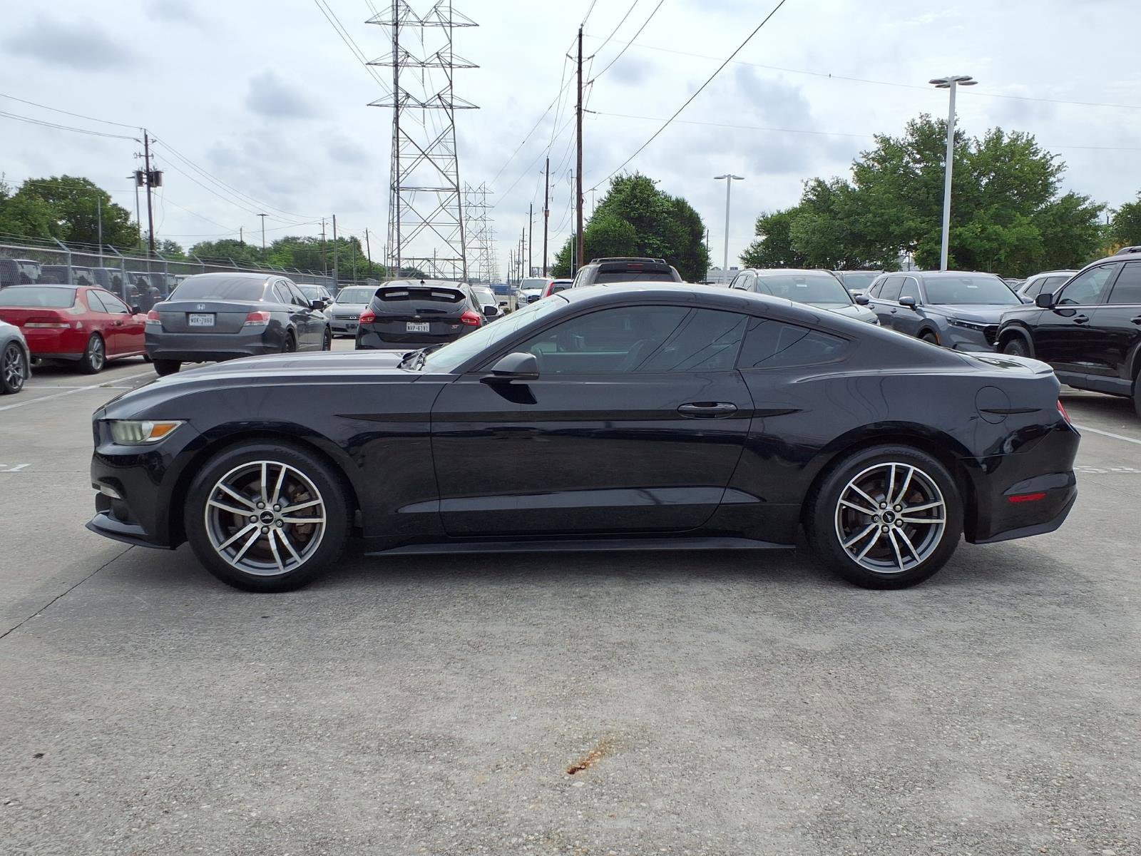 Used 2015 Ford Mustang Premium RWD image 4