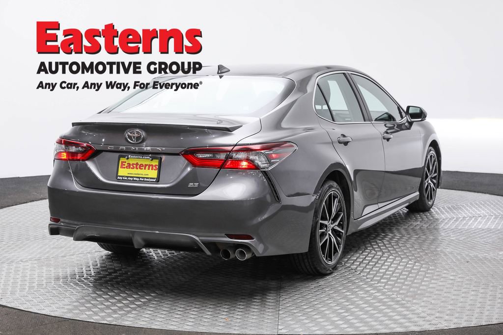 Used 2023 Toyota Camry SE FWD image 5
