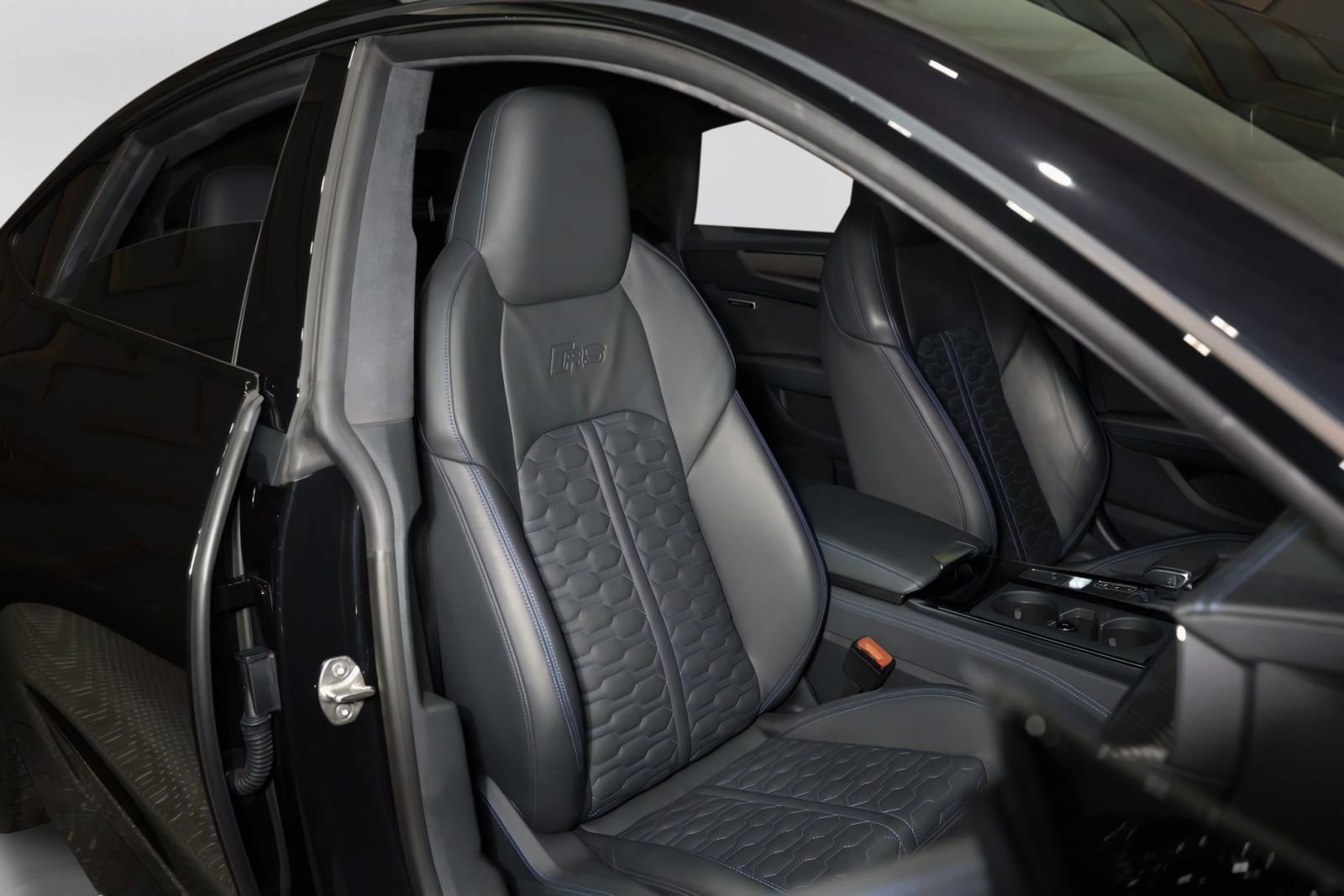 Used 2022 Audi RS 7 Sportback AWD/4WD image 16