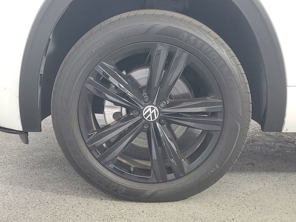 Used 2023 Volkswagen Atlas Cross Sport SEL R-Line image 9