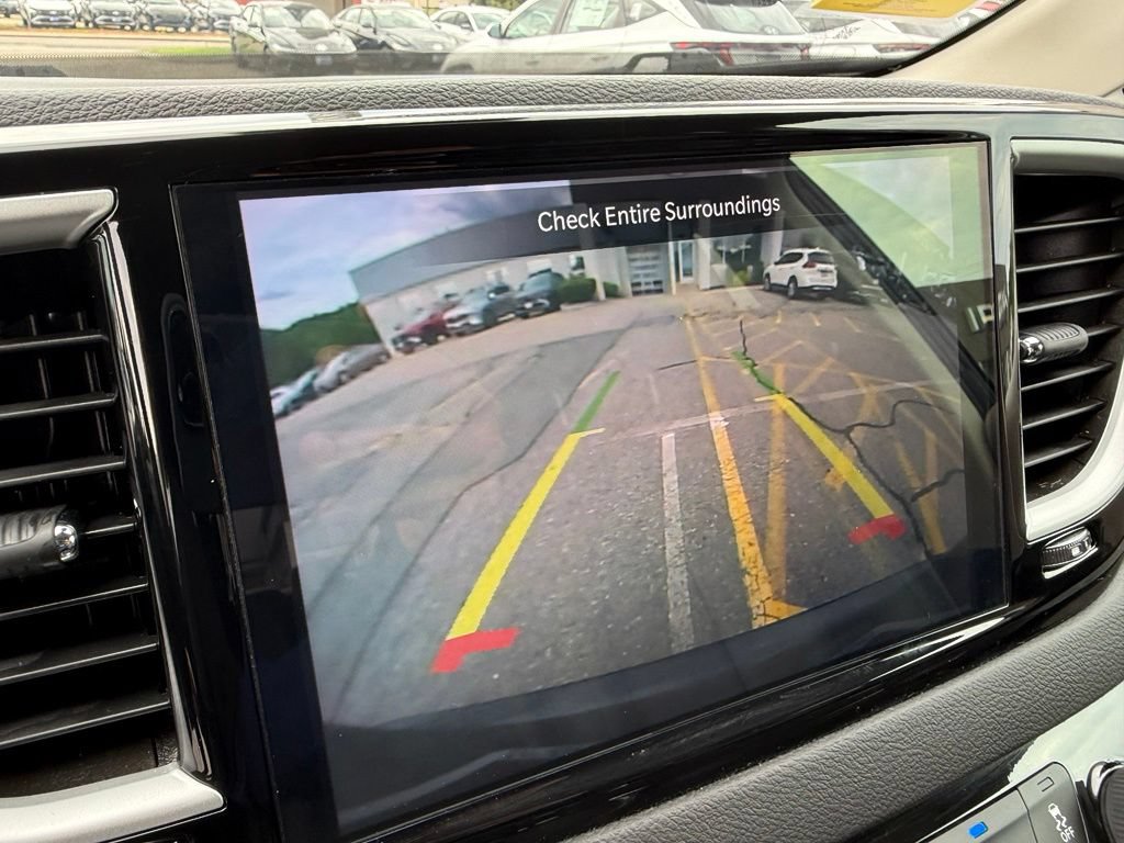 Used 2024 Chrysler Pacifica Touring-L FWD image 31