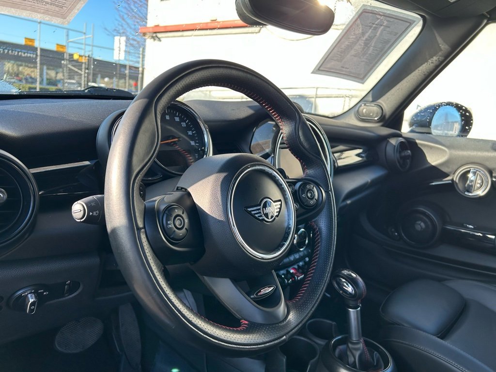 Used 2019 MINI Cooper S w/ Premium Package image 11