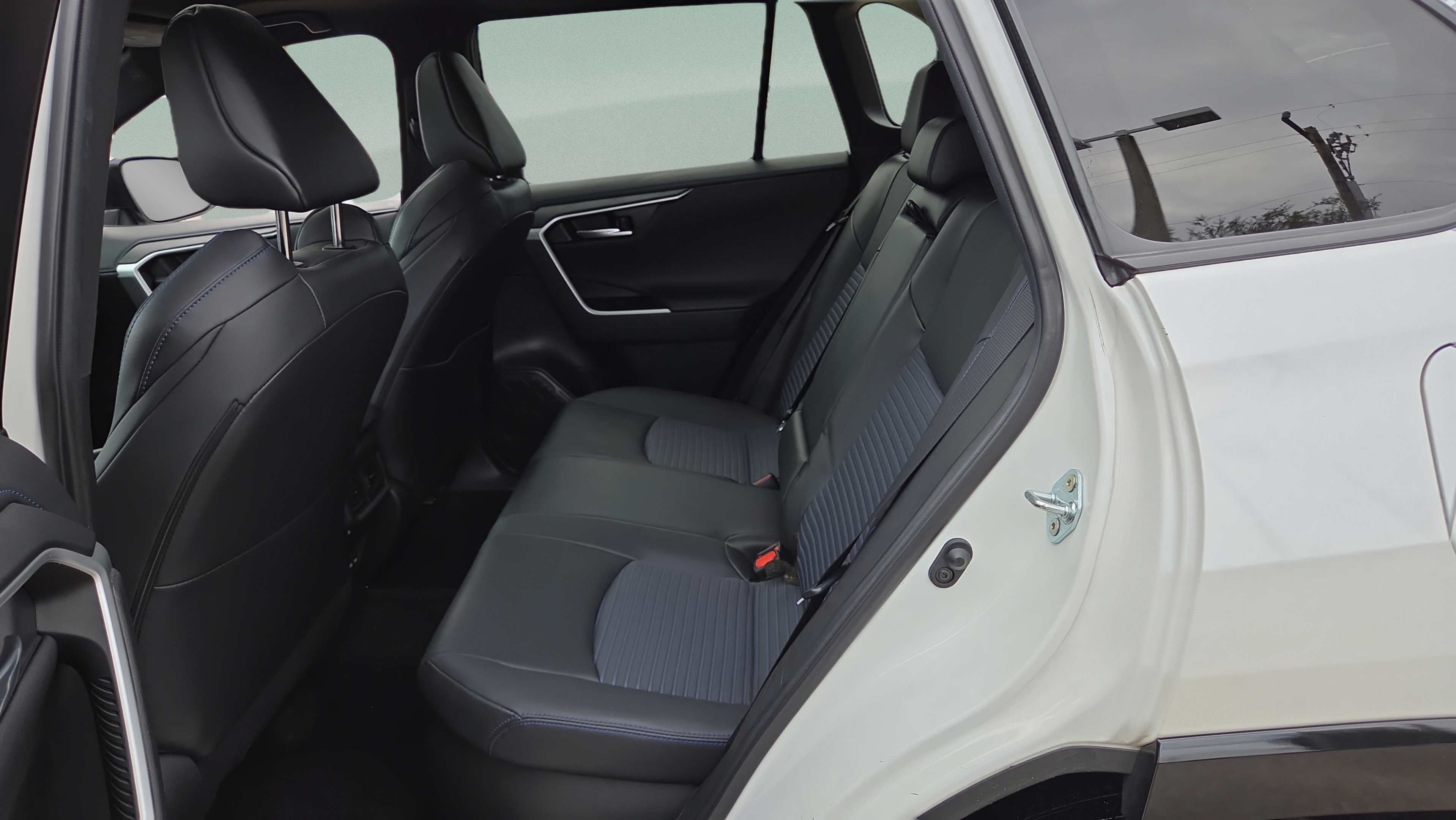Used 2023 Toyota RAV4 XSE AWD/4WD image 11