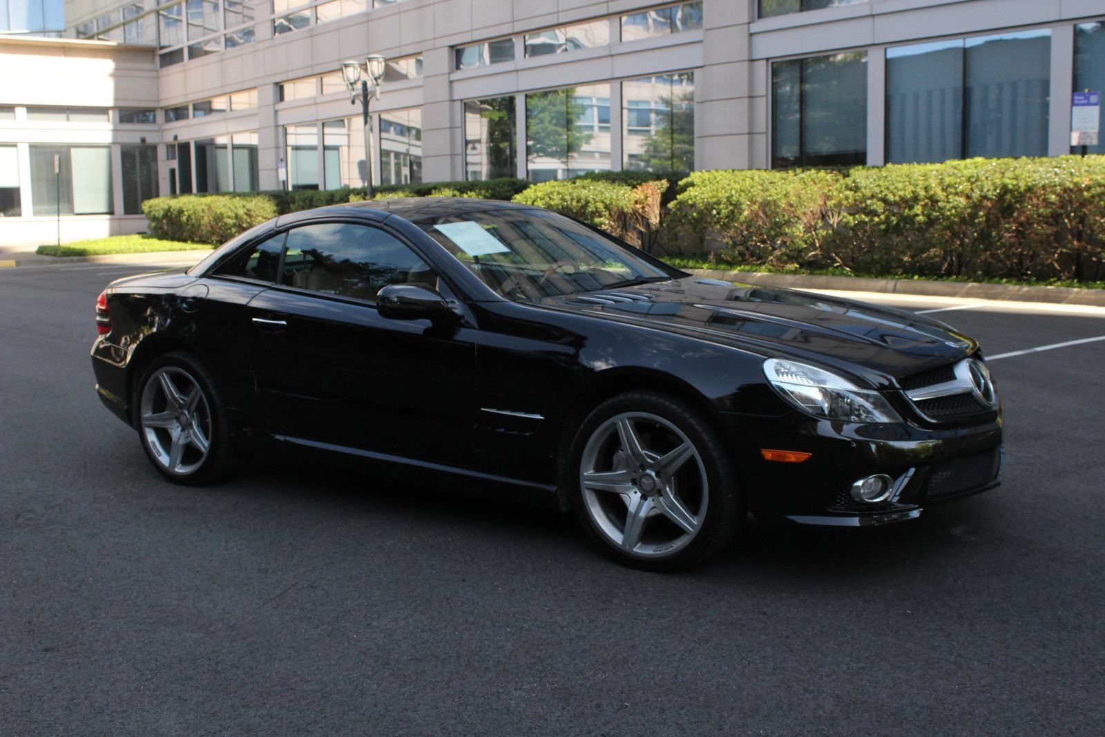Used 2011 Mercedes-Benz SL 550 image 2