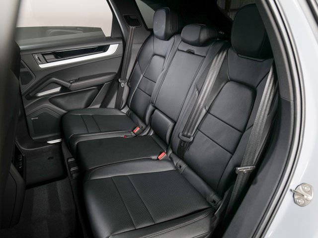 Certified 2025 Porsche Cayenne image 11