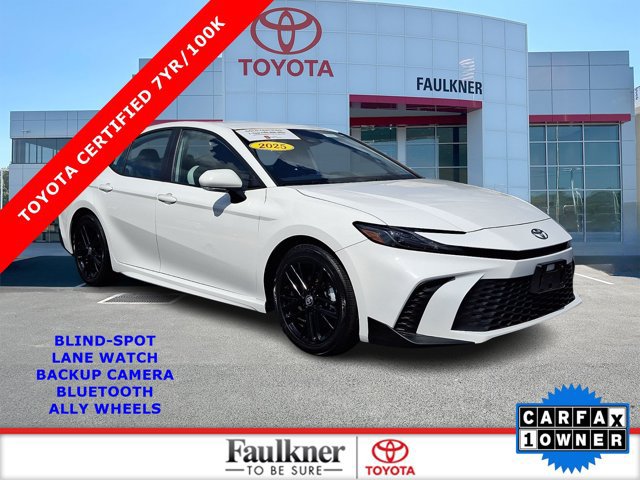 Certified 2025 Toyota Camry SE FWD image 1