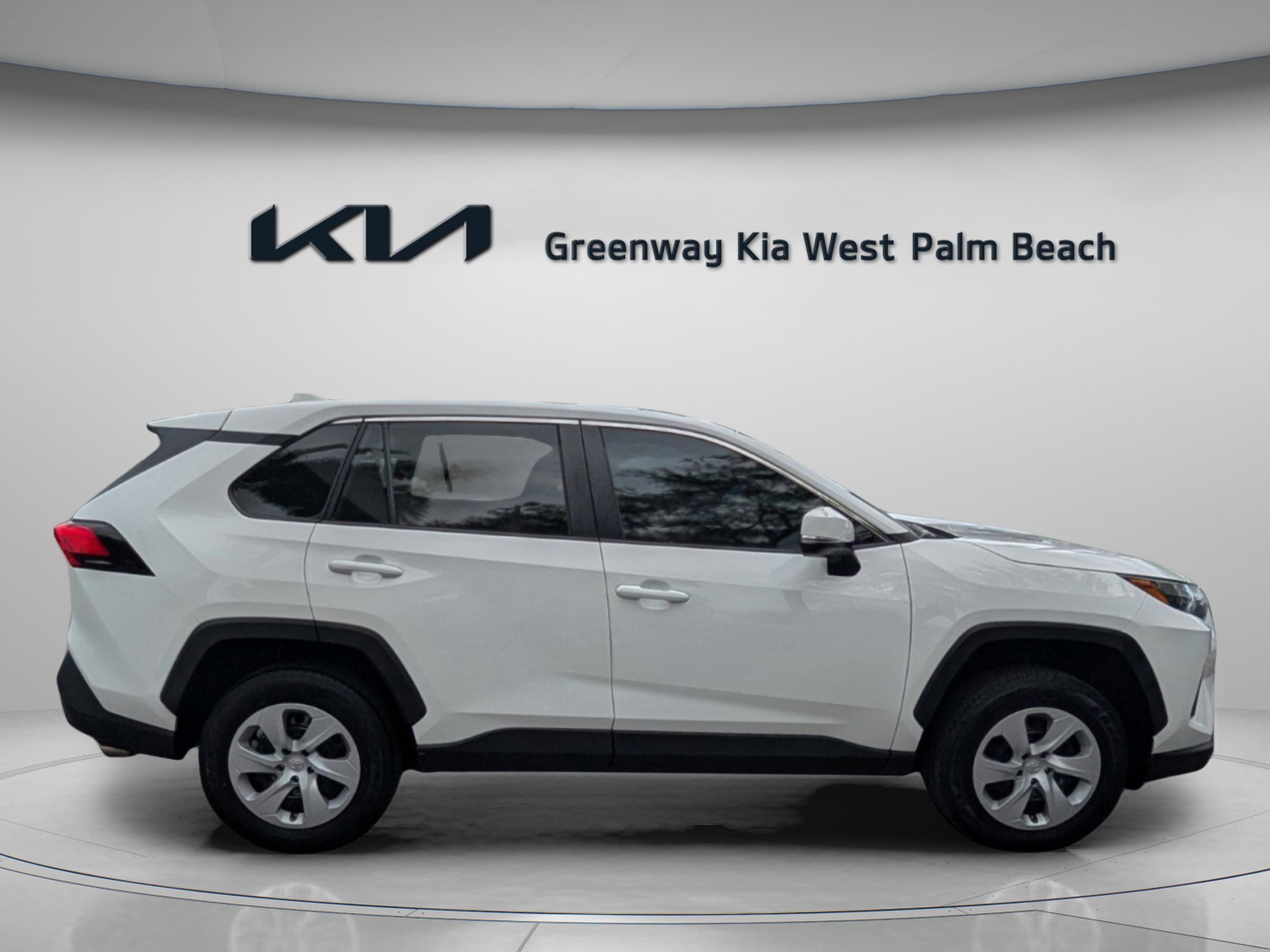 Used 2024 Toyota RAV4 LE image 9