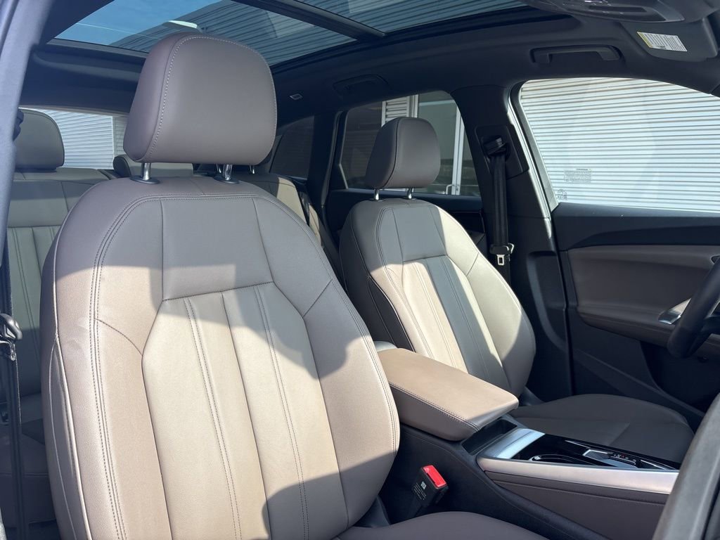 Used 2025 Audi Q5 Premium w/ Convenience Package image 16