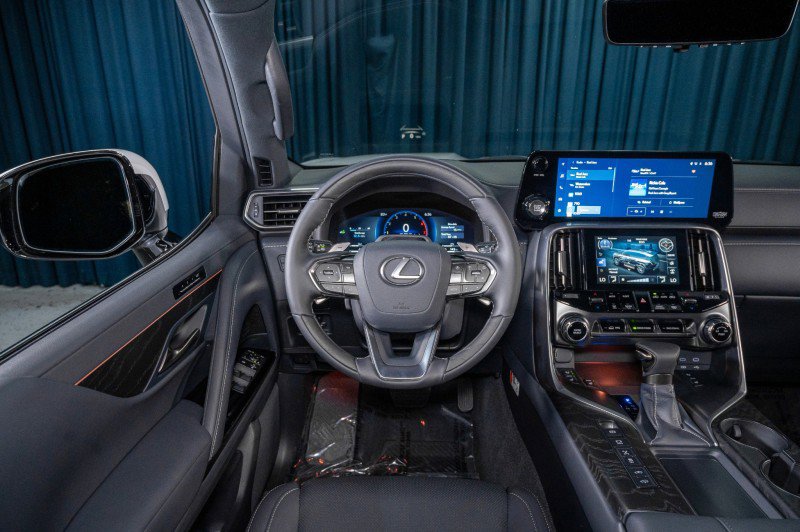 Used 2026 Lexus LX 600 4WD w/ Accessory Package (2T) image 15