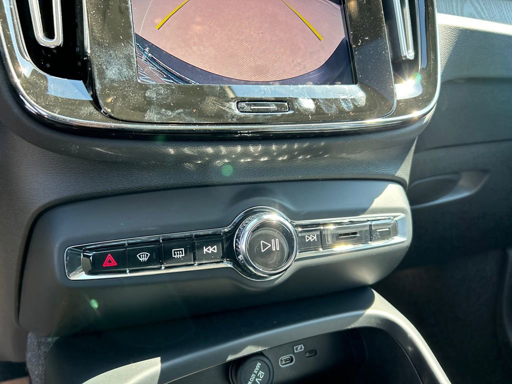 New 2026 Volvo XC40 B5 Core w/ Climate Package AWD/4WD image 18