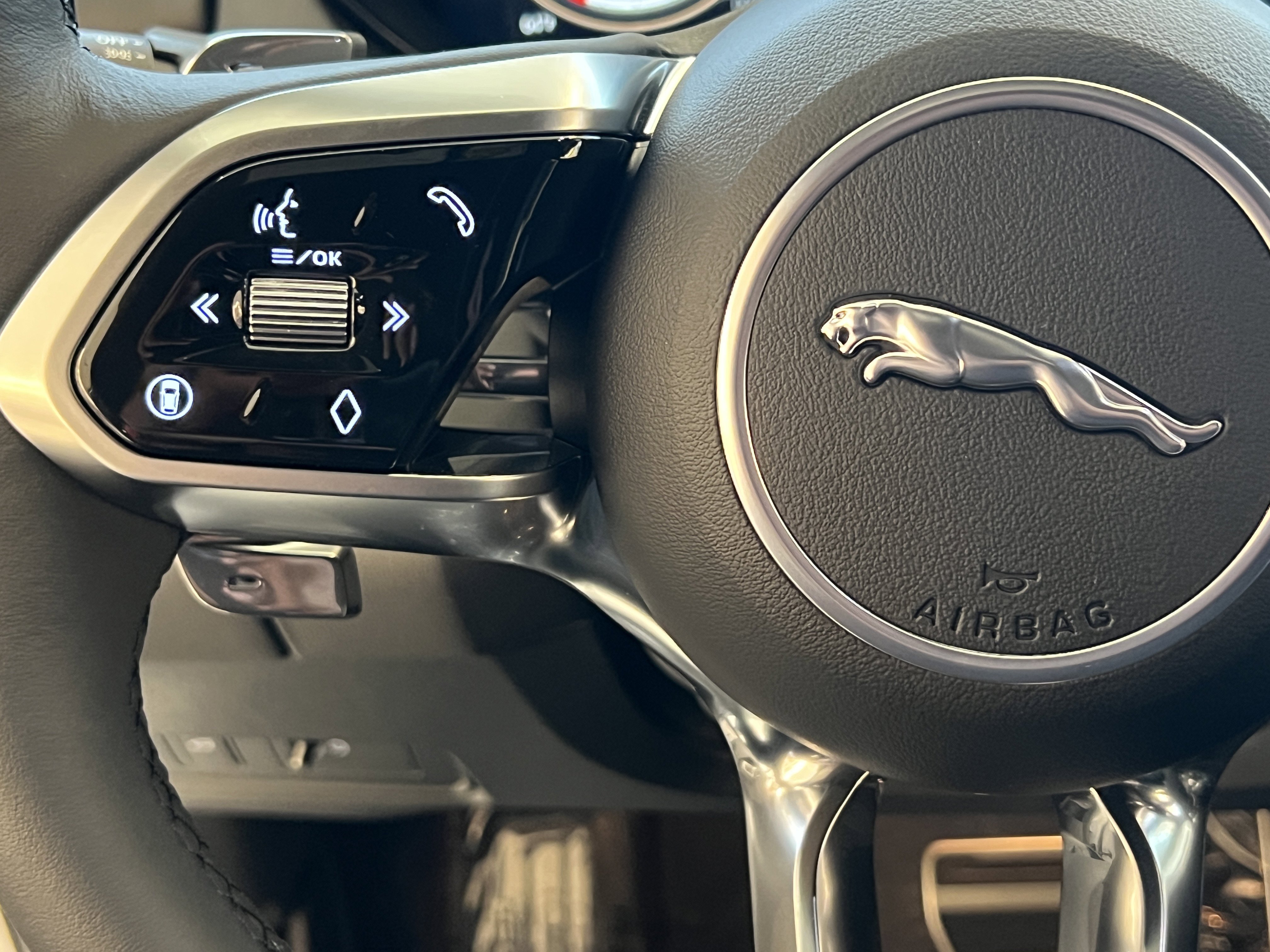 New 2024 Jaguar E-PACE R-Dynamic SE image 27