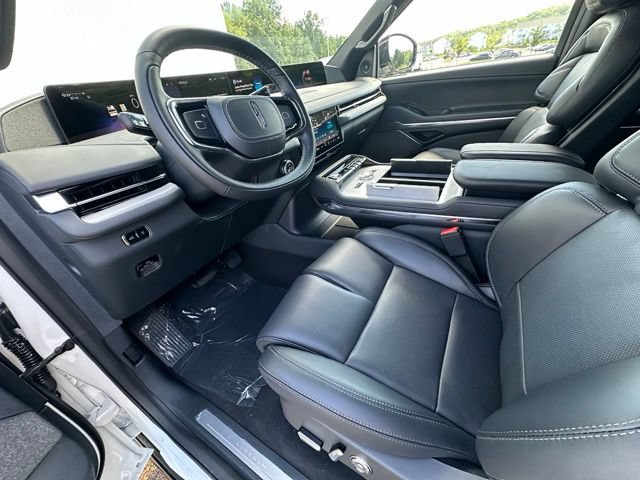 New 2027 Lincoln Navigator Reserve w/ Jet Appearance Package AWD/4WD image 17