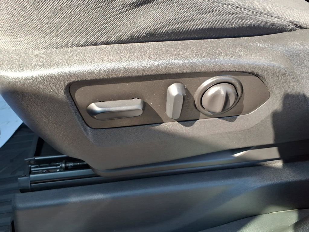 Used 2022 Chevrolet Silverado 1500 LT image 16