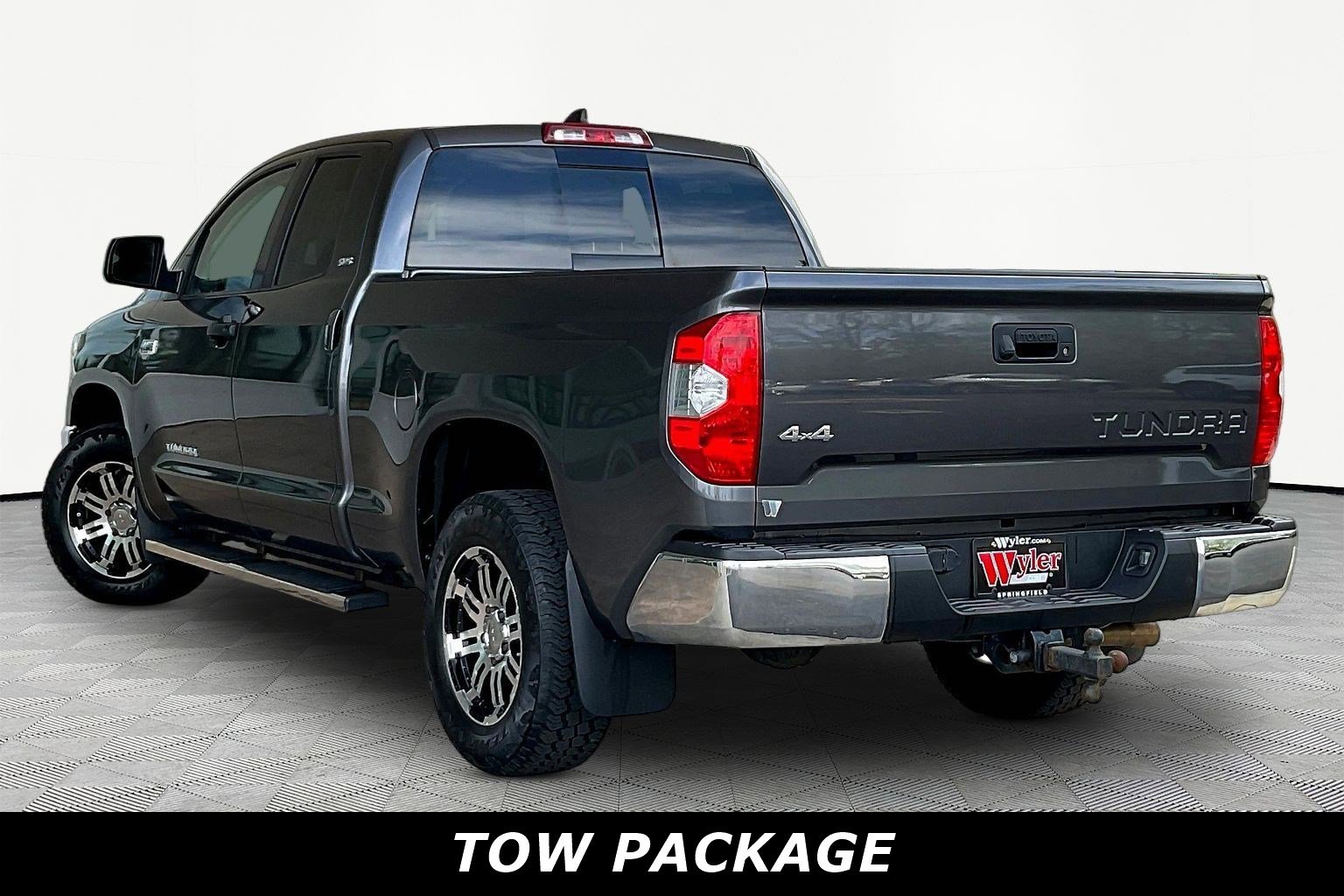 Used 2020 Toyota Tundra SR5 w/ SR5 Upgrade Package AWD/4WD image 4