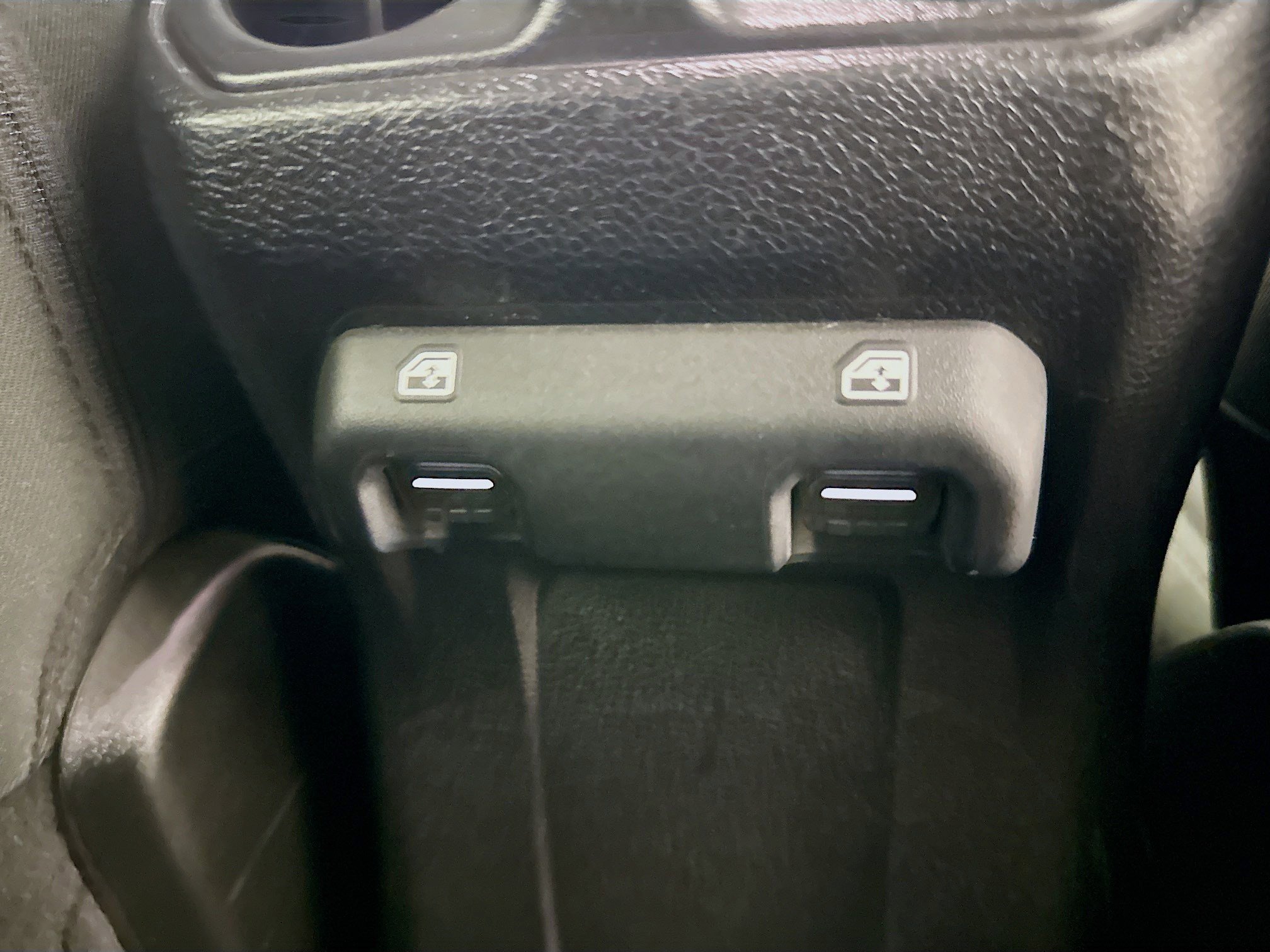 Used 2018 Jeep Wrangler Unlimited Sport S image 31