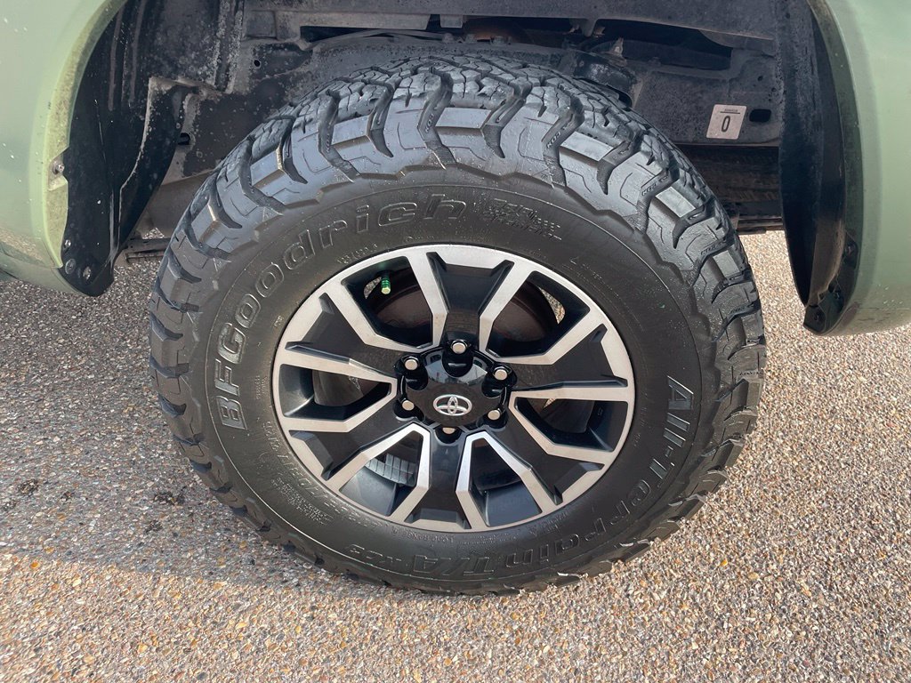 Used 2021 Toyota Tacoma TRD Sport w/ Technology Package RWD image 17
