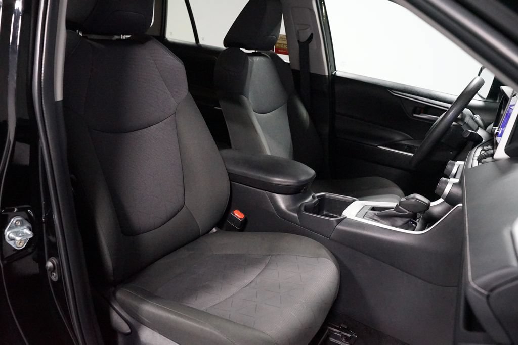 Certified 2025 Toyota RAV4 XLE FWD image 28