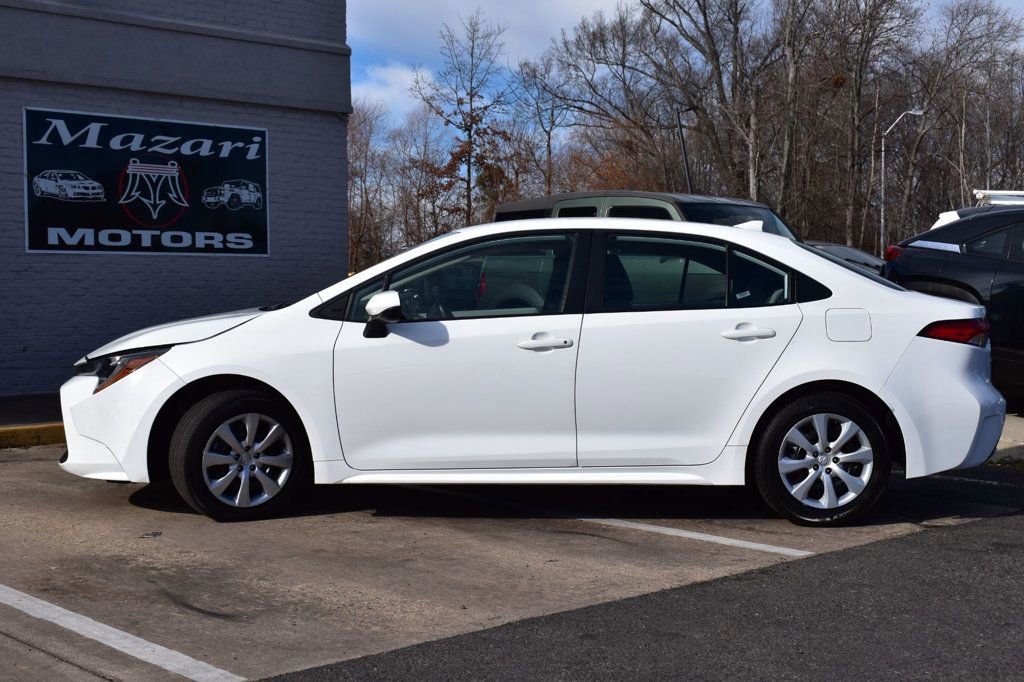 Used 2022 Toyota Corolla LE image 3