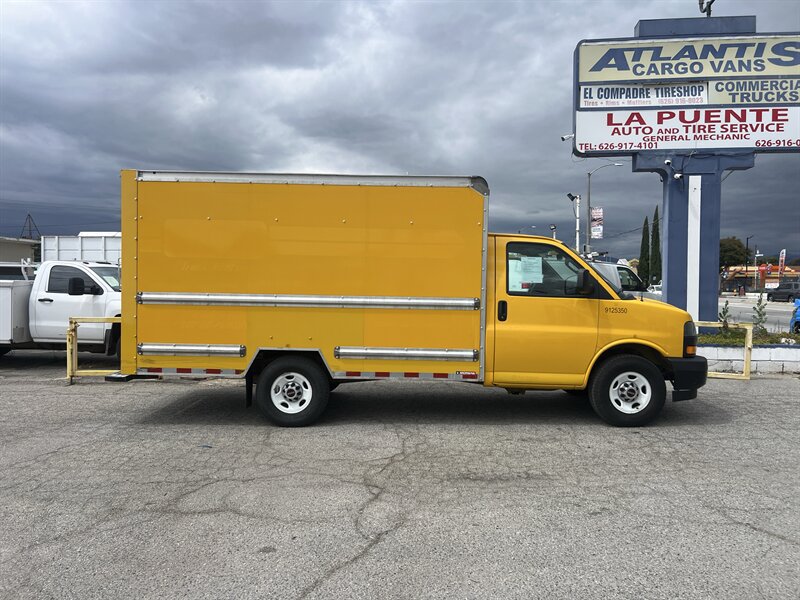 Used 2021 GMC Savana 3500 w/ Power Convenience Package RWD image 2