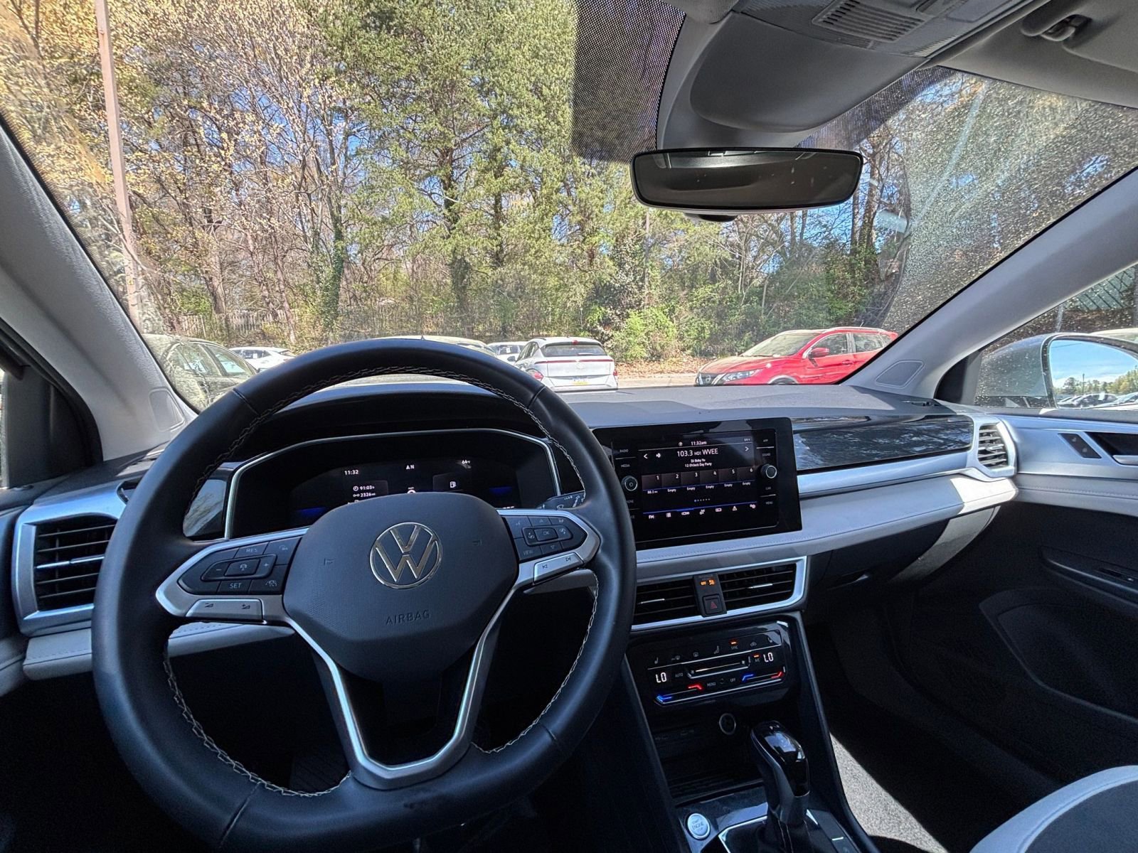 Used 2025 Volkswagen Taos SE image 34