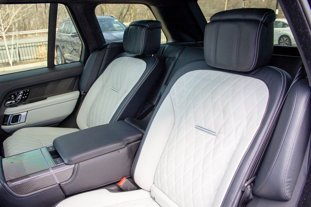 Used 2021 Land Rover Range Rover SV Autobiography Dynamic image 22