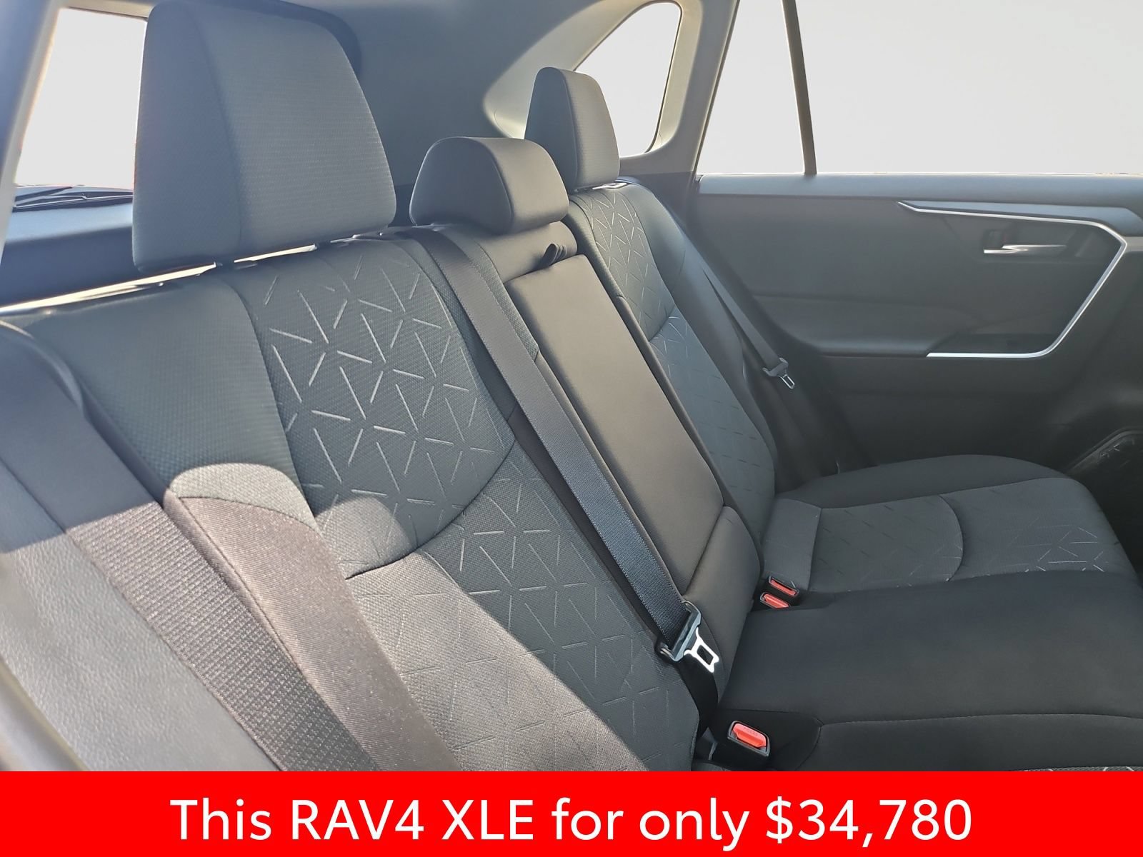 Used 2025 Toyota RAV4 XLE FWD image 45