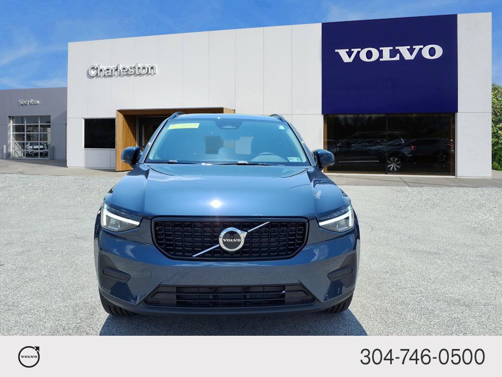 New 2026 Volvo XC40 B4 Core w/ Climate Package FWD image 8