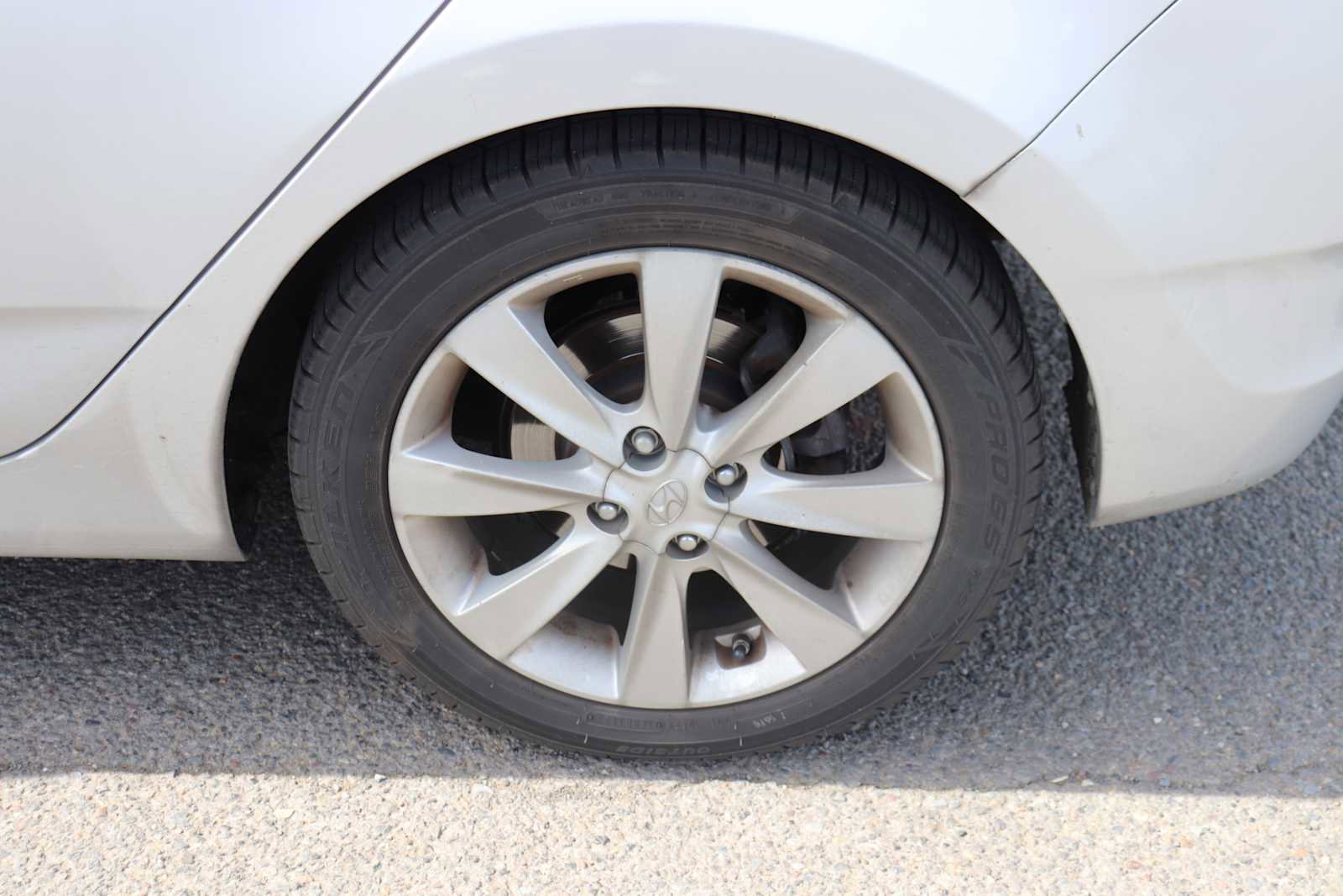 Used 2012 Hyundai Accent SE image 9