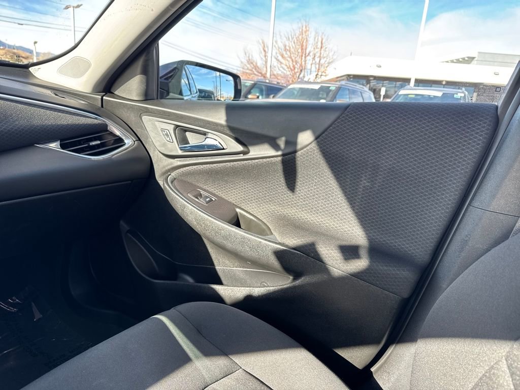 Used 2020 Chevrolet Malibu LT image 36