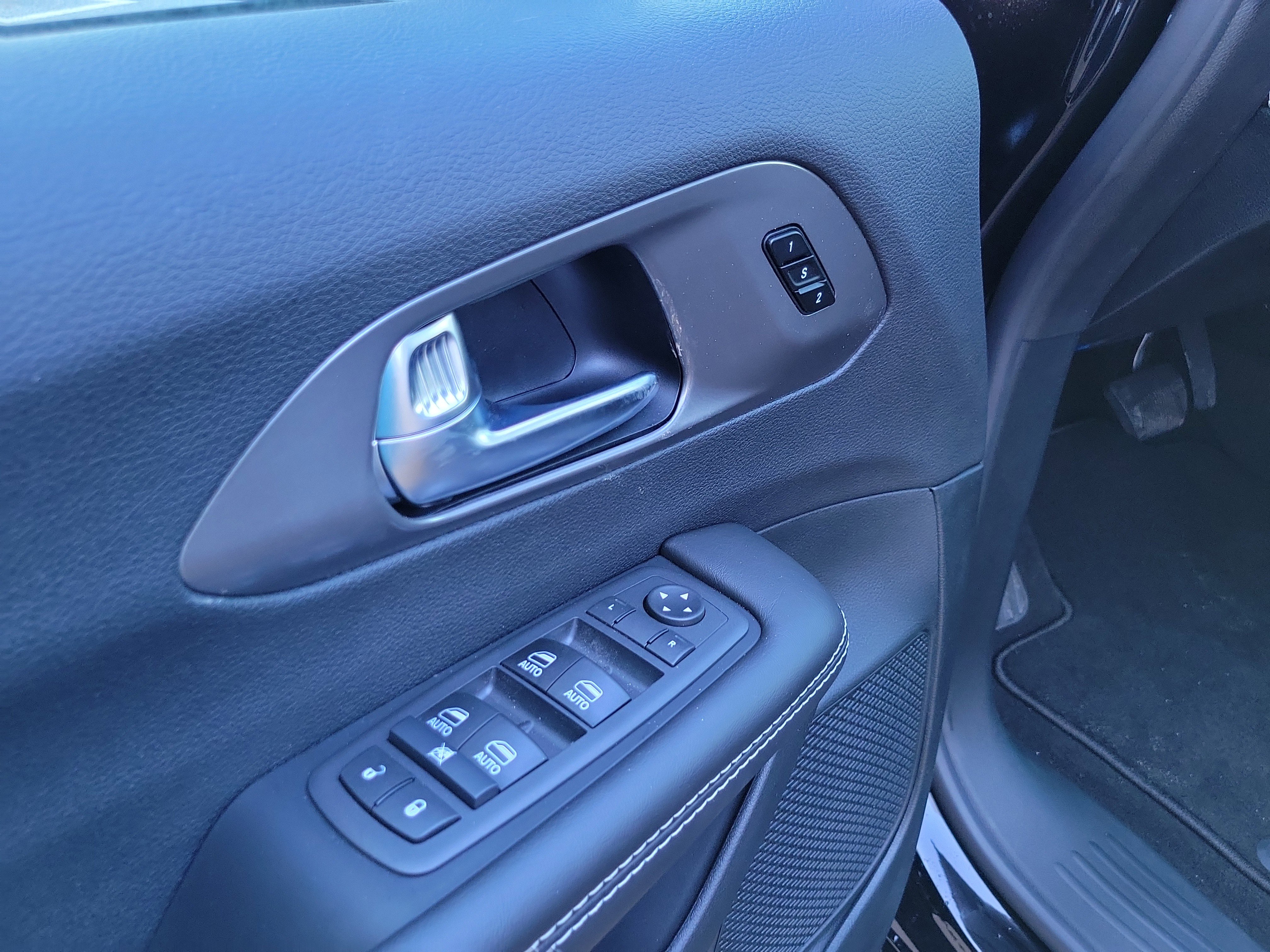 New 2026 Chrysler Pacifica Select FWD image 7