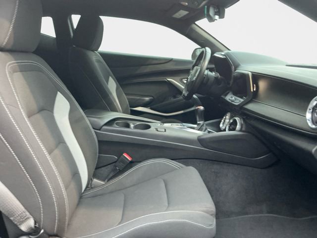 Used 2021 Chevrolet Camaro LT w/ Technology Package image 18