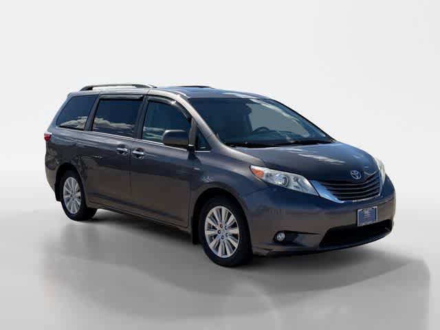 Used 2017 Toyota Sienna XLE w/ XLE Navigation Package image 7