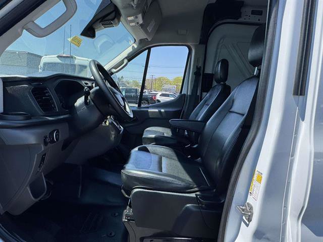 Used 2025 Ford Transit 250 148 Medium Roof RWD image 31