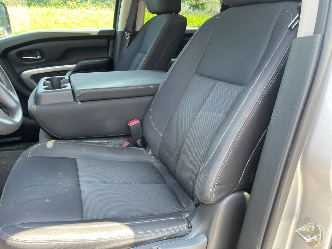 Used 2017 Nissan Titan SV RWD image 17