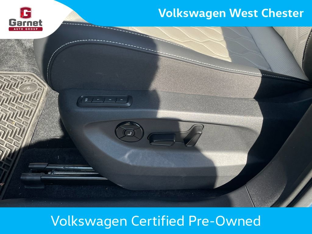 Certified 2025 Volkswagen Tiguan SEL R-Line AWD/4WD image 36