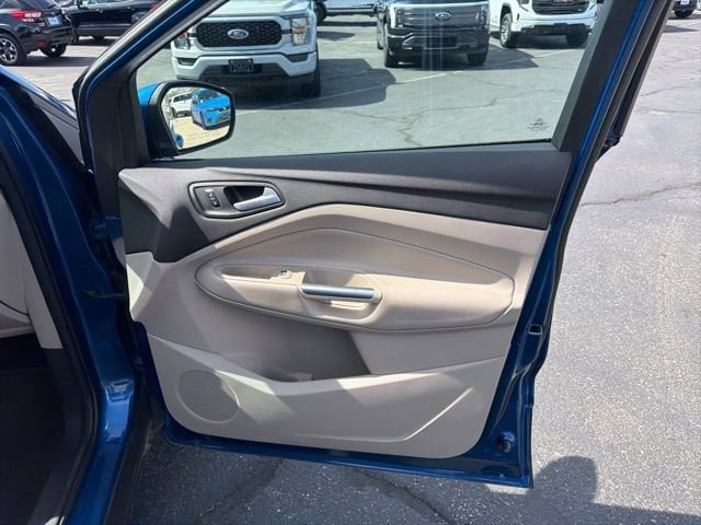 Used 2017 Ford Escape Titanium image 33