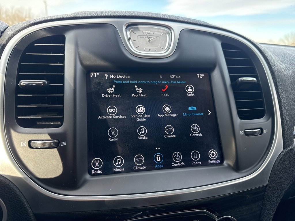 Used 2017 Chrysler 300 Limited image 26