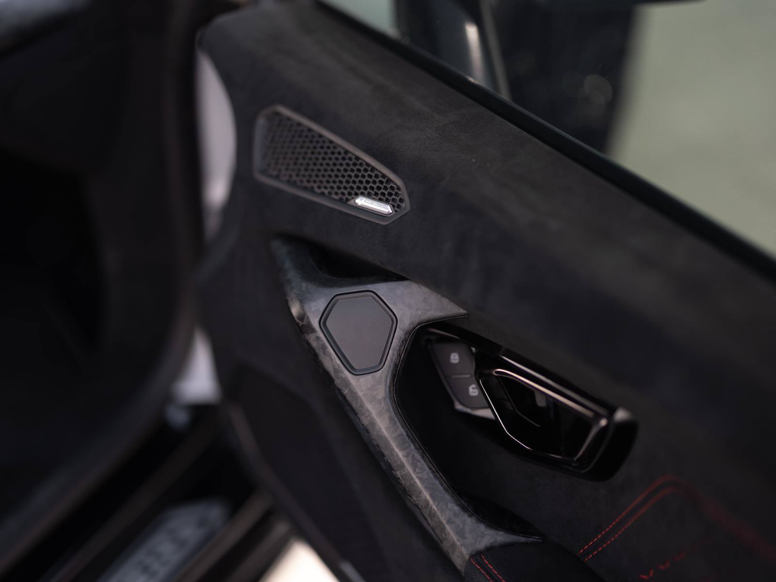 Used 2018 Lamborghini Huracan AWD/4WD image 37