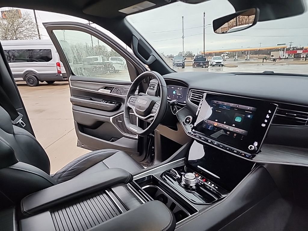 Used 2024 Jeep Wagoneer Series II w/ Flexible Seating Group image 12